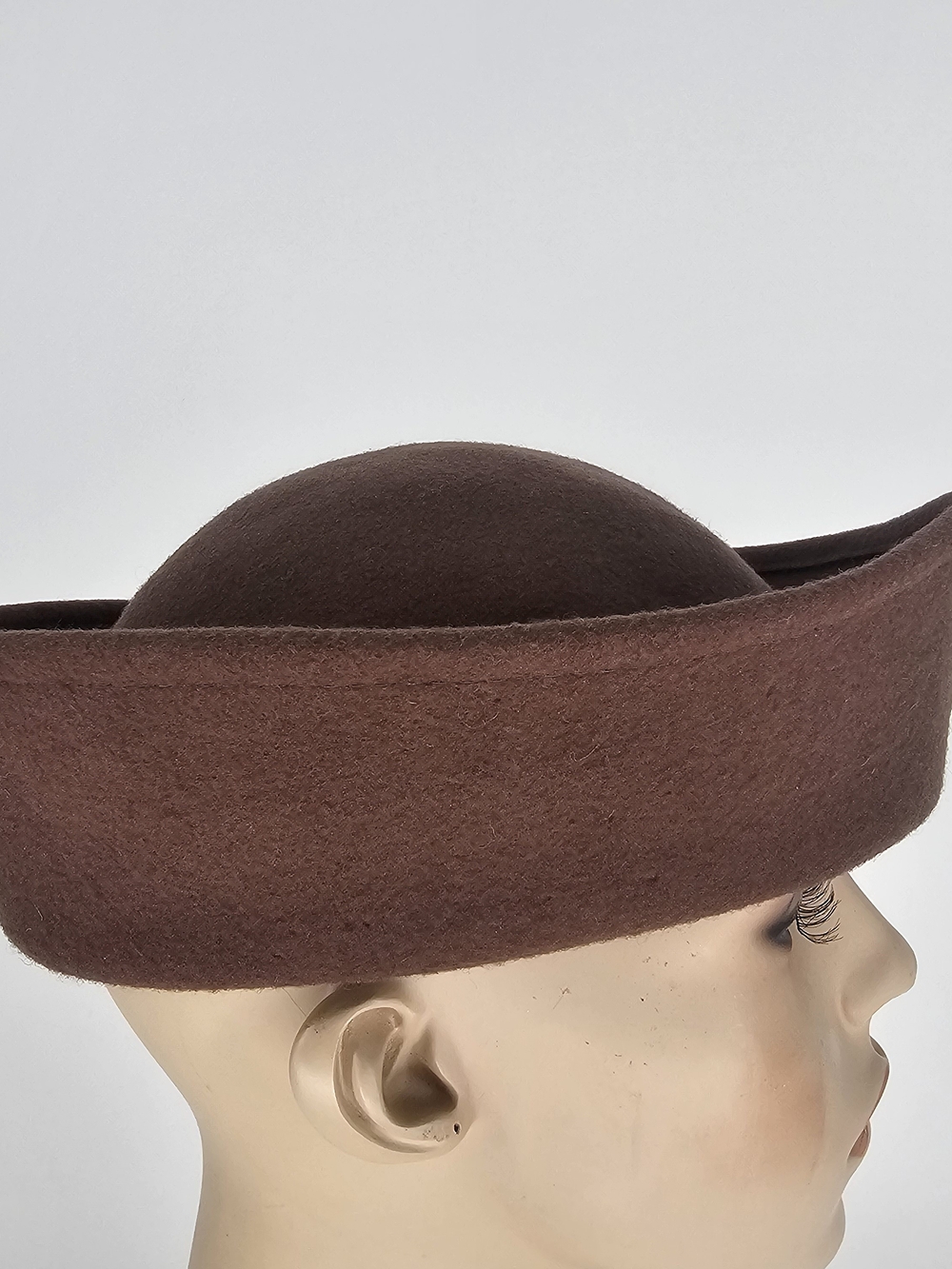 Women’s Brown Felt Pillbox Hat - Elegant Round Crown